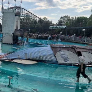Ein Blick auf das Areal der „High-Diving-Show“ im Europa-Park nach dem Unfall – ein Angeklagter gesteht nun vor Gericht.
