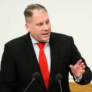 AfD-Politiker Peer Lilienthal spricht im Landtag Niedersachsen.