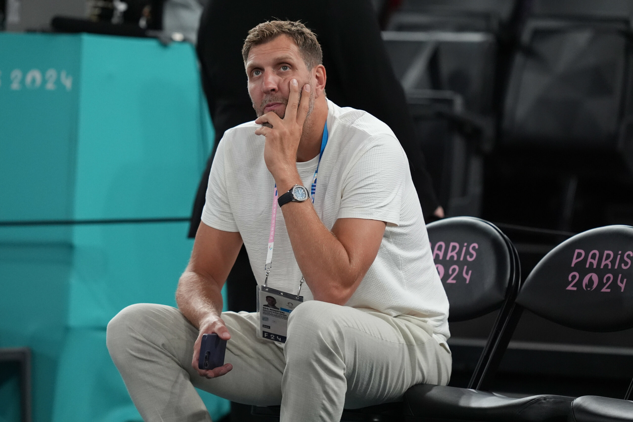 Dirk Nowitzki schaut nachdenklich