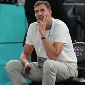 Dirk Nowitzki schaut nachdenklich