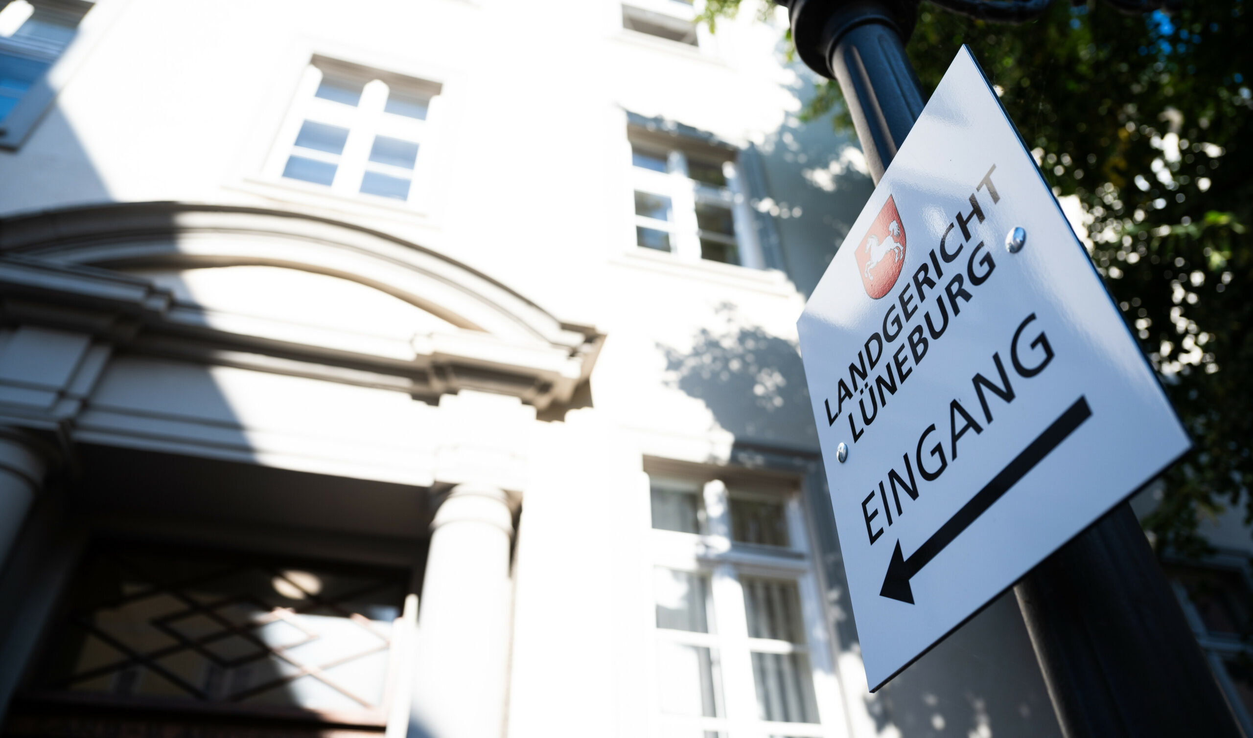 Eingang des Landgerichts in Lüneburg.