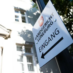 Eingang des Landgerichts in Lüneburg.