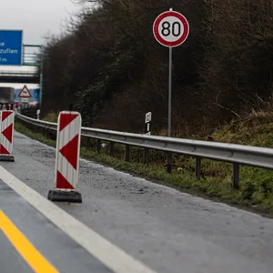 Geschwindigkeitsbegrenzung 80 km/h