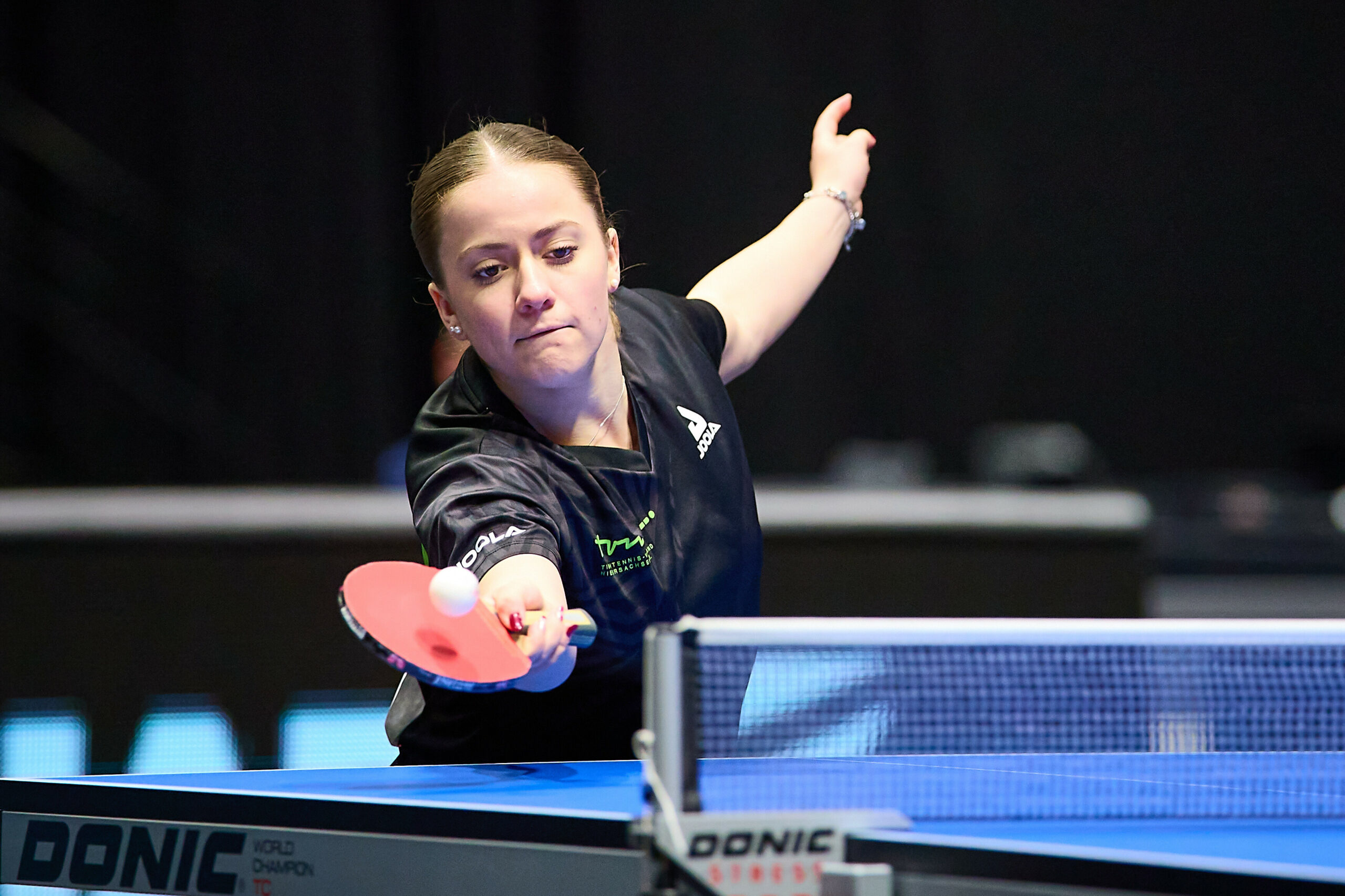 Mia Griesel an der Tischtennis-Platte