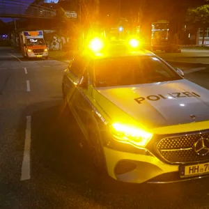 Polizei und Rettungsdienst im Einsatz (Archivbild).