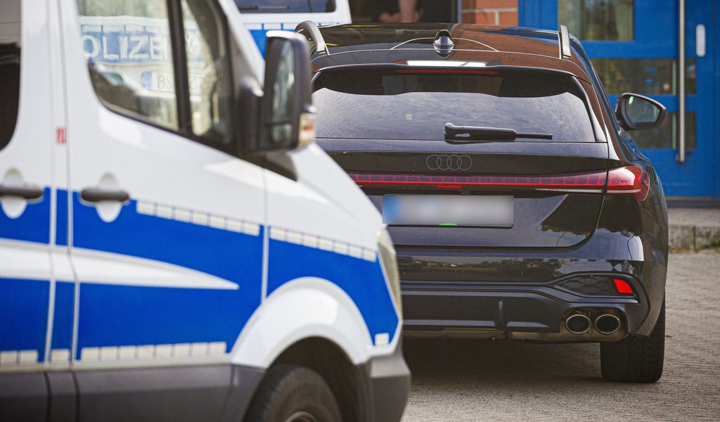 Rolex-Audi-und-jede-Menge-Geld-Polizei-pf-ndet-Verm-gen-eines-Drogendealers