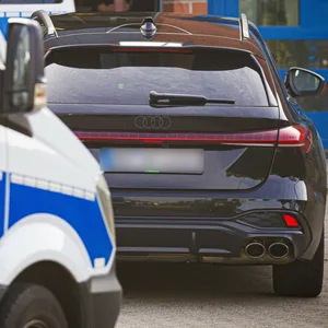 Die Polizei pfändete unter anderem ein hochwertiges Fahrzeug der Marke Audi