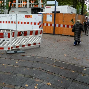 Hamburgs Millionen-Klo am Gerhart-Hauptmann-Platz musste wieder zugeschüttet werden.