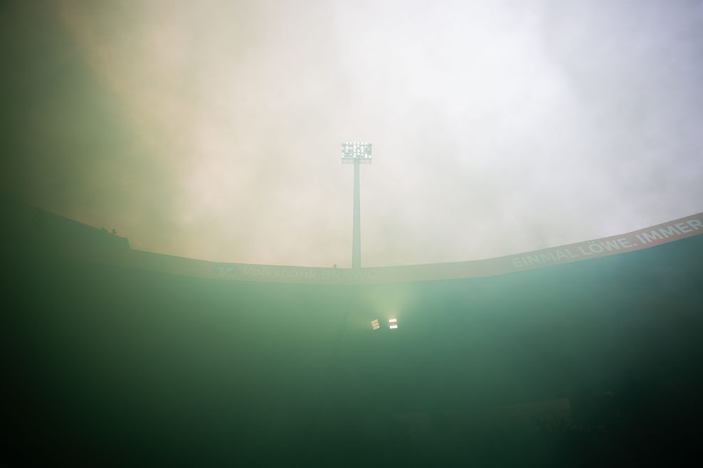 Pyrotechnik während eines Fußballspieles in Hannover