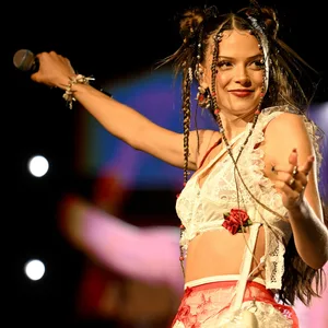 Nina Chuba während eines Konzerts