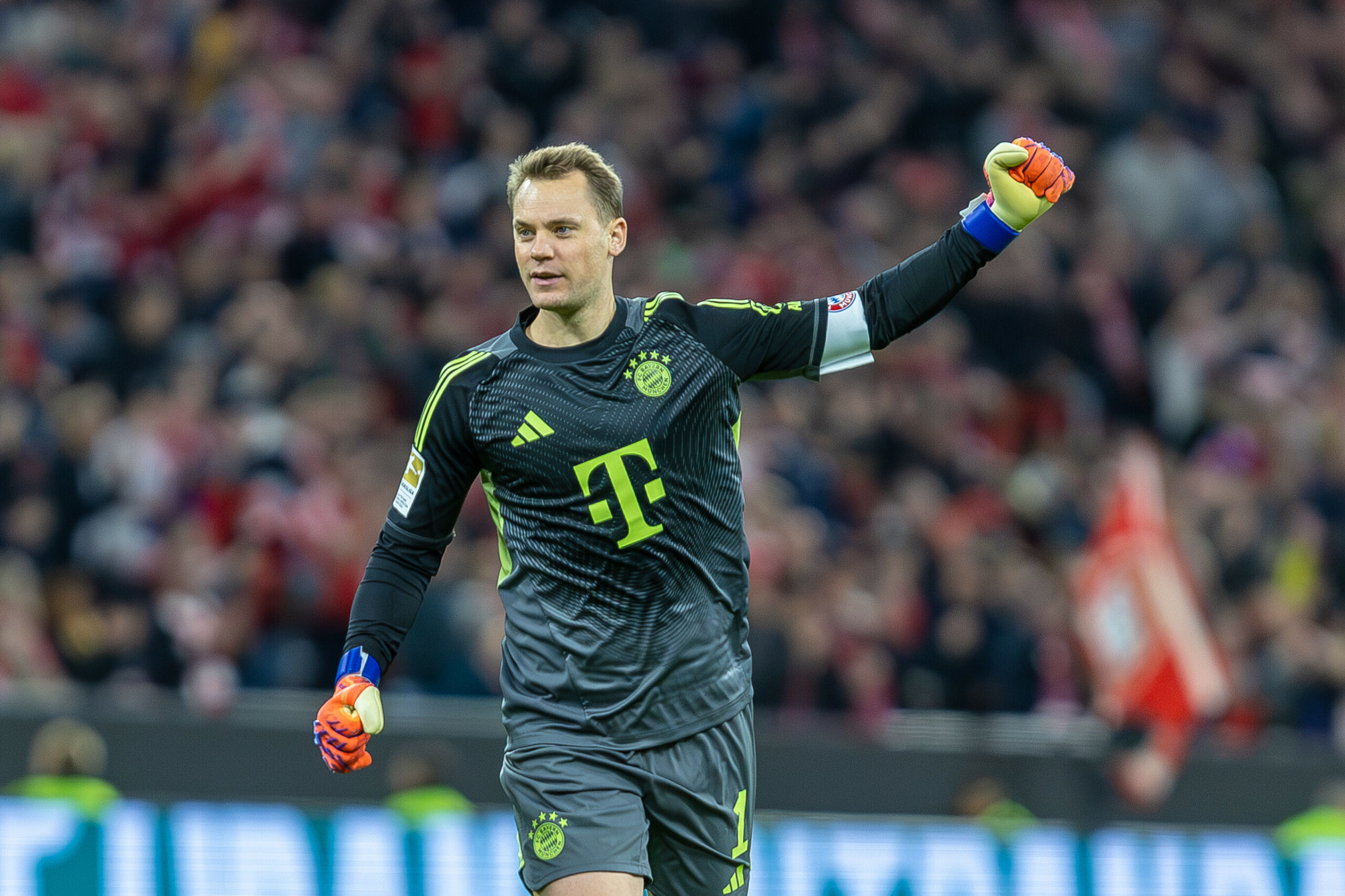 Manuel Neuer bejubelt ein Tor der Bayern gegen Leverkusen