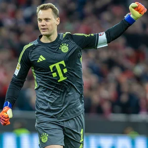 Manuel Neuer bejubelt ein Tor der Bayern gegen Leverkusen