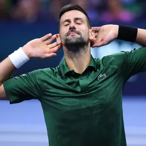 Novak Djokovic lässt sich von den Tennis-Fans in Athen feiern