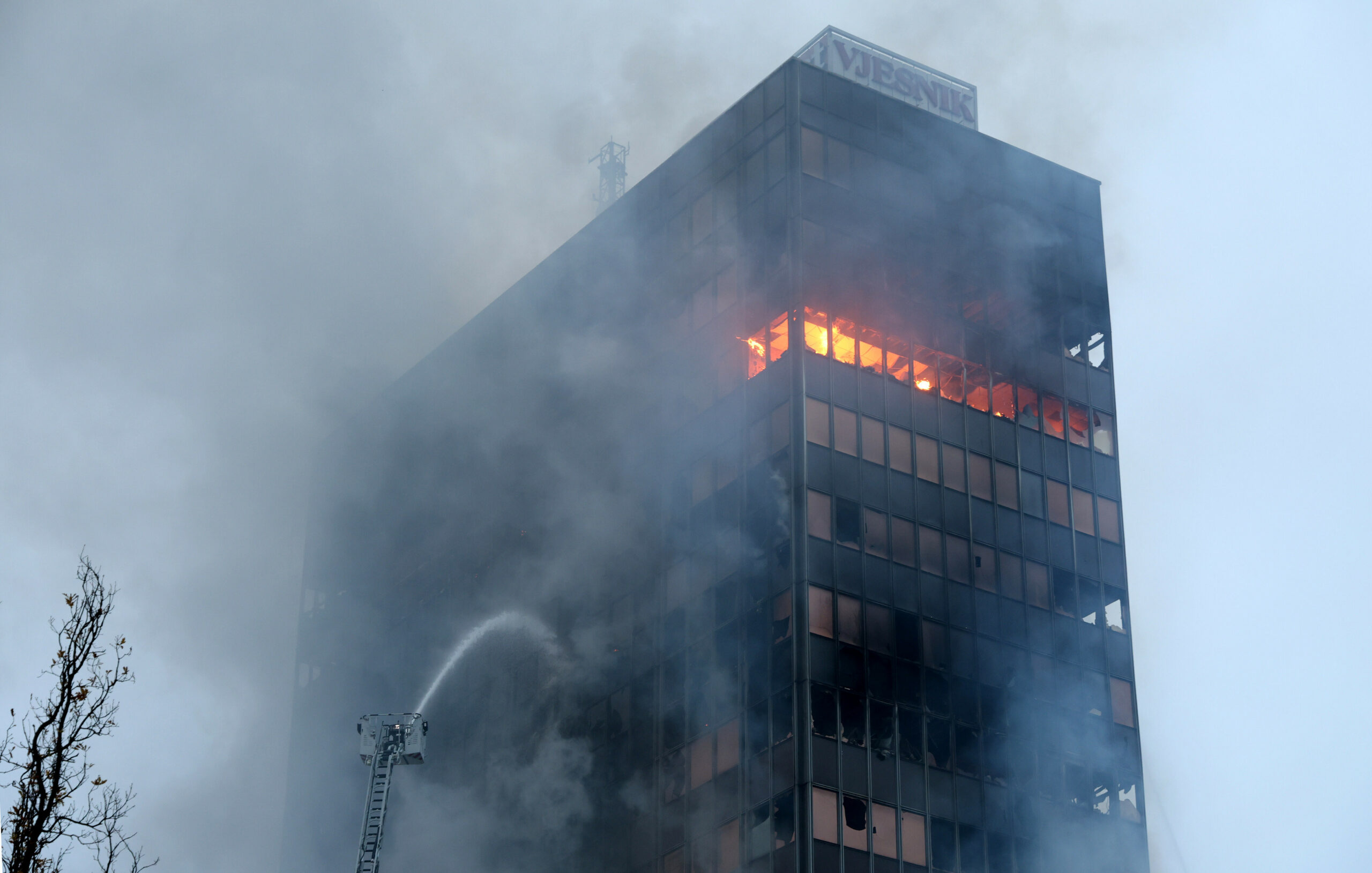 Ein Feuer im Vjesnik-Wolkenkratzer
