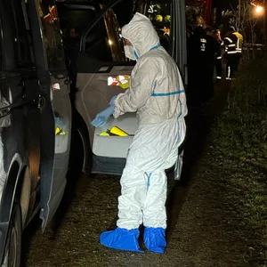 Die Spurensicherung der Polizei ist in dem Forstenrieder Park im Einsatz.