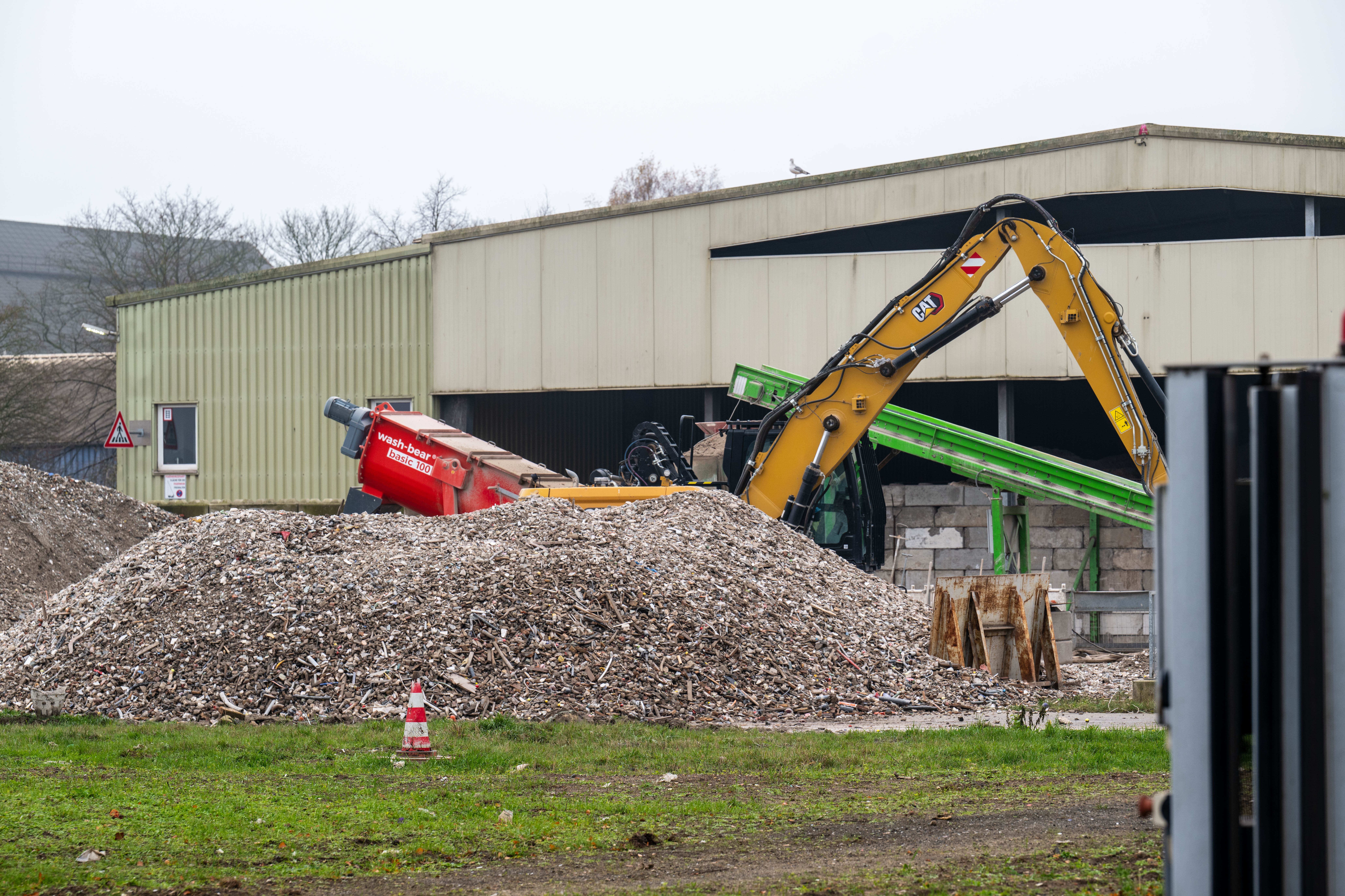 Das Firmengelände des Entsorgungsbetriebes in Bremen, auf dem der tote Säugling gefunden wurde.