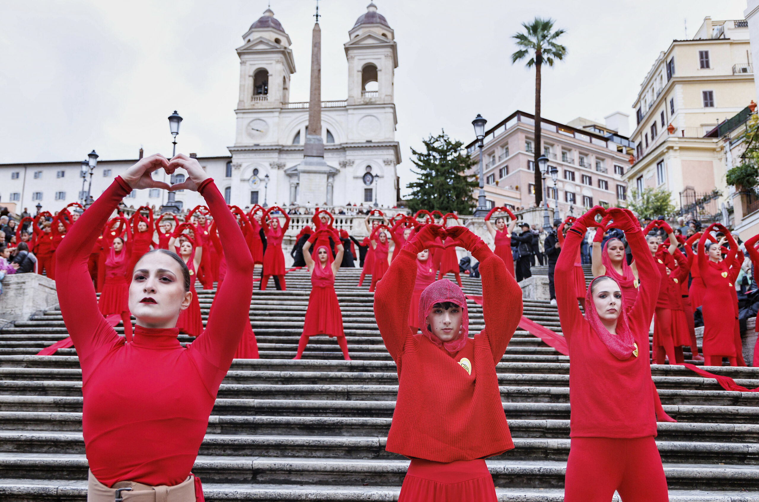Aktivistinnen demonstrieren in Rom anlässlich des Internationalen Tages zur Beseitigung von Gewalt gegen Frauen.