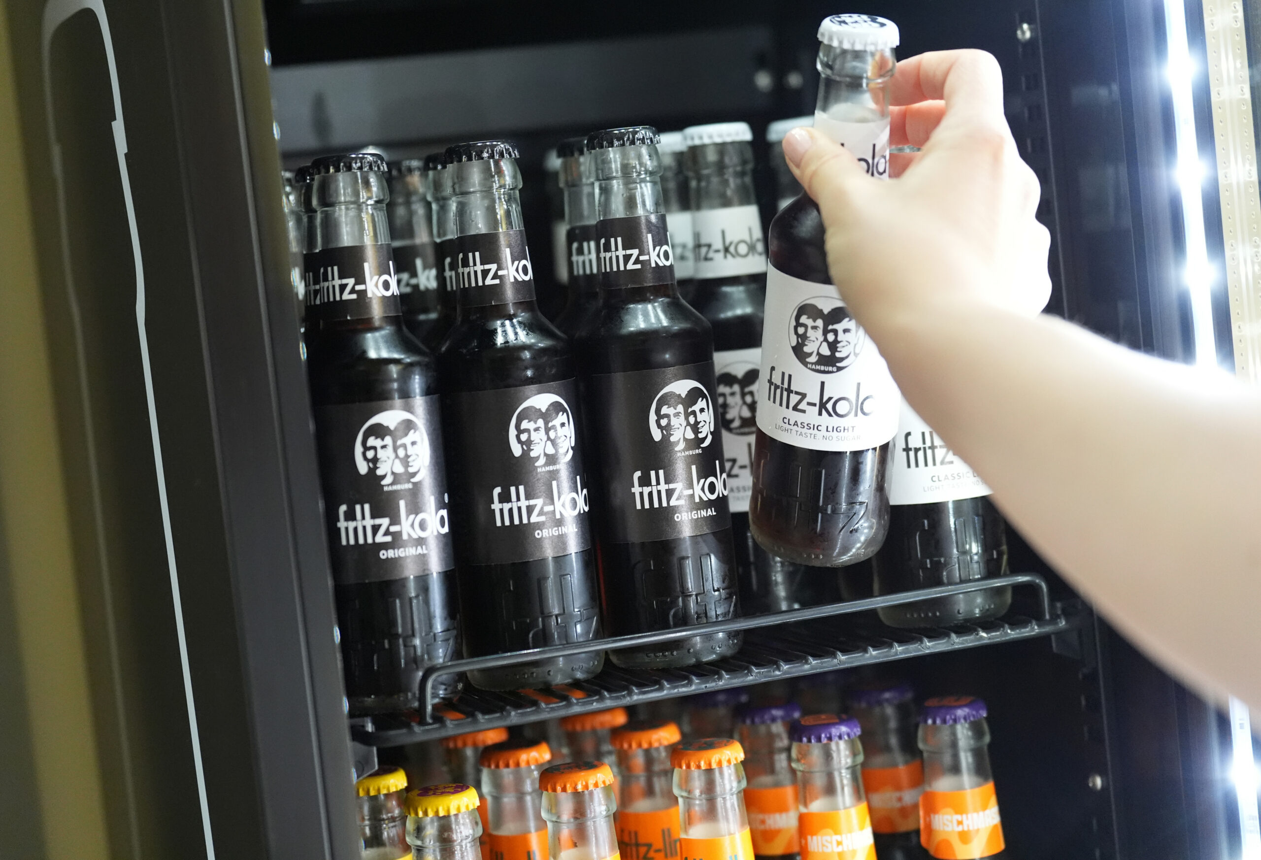 Bald nicht nur Glasflaschen: Fritz-Kola bringt jetzt auch Dosen auf den Markt.