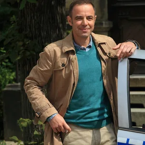 Der Schauspieler Felix Eitner als Hauptkommissar Paul Kleinert in der Krimikomödie „Alles Klara”.