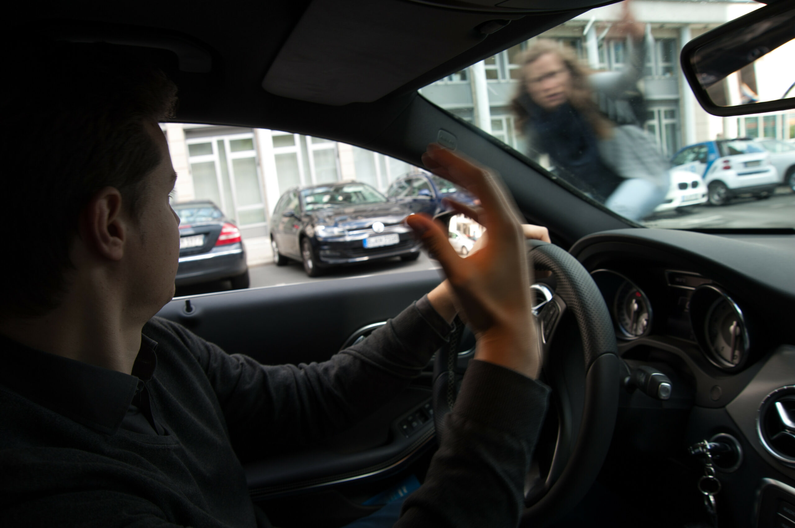 Streit nach Übeholmanöver eskaliert – Audi-Fahrer versprüht Reizgas