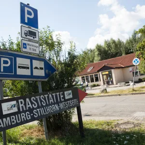 Der Überfall geschah an der Raststätte Stillhorn-West in Hamburg. (Symbolfoto)