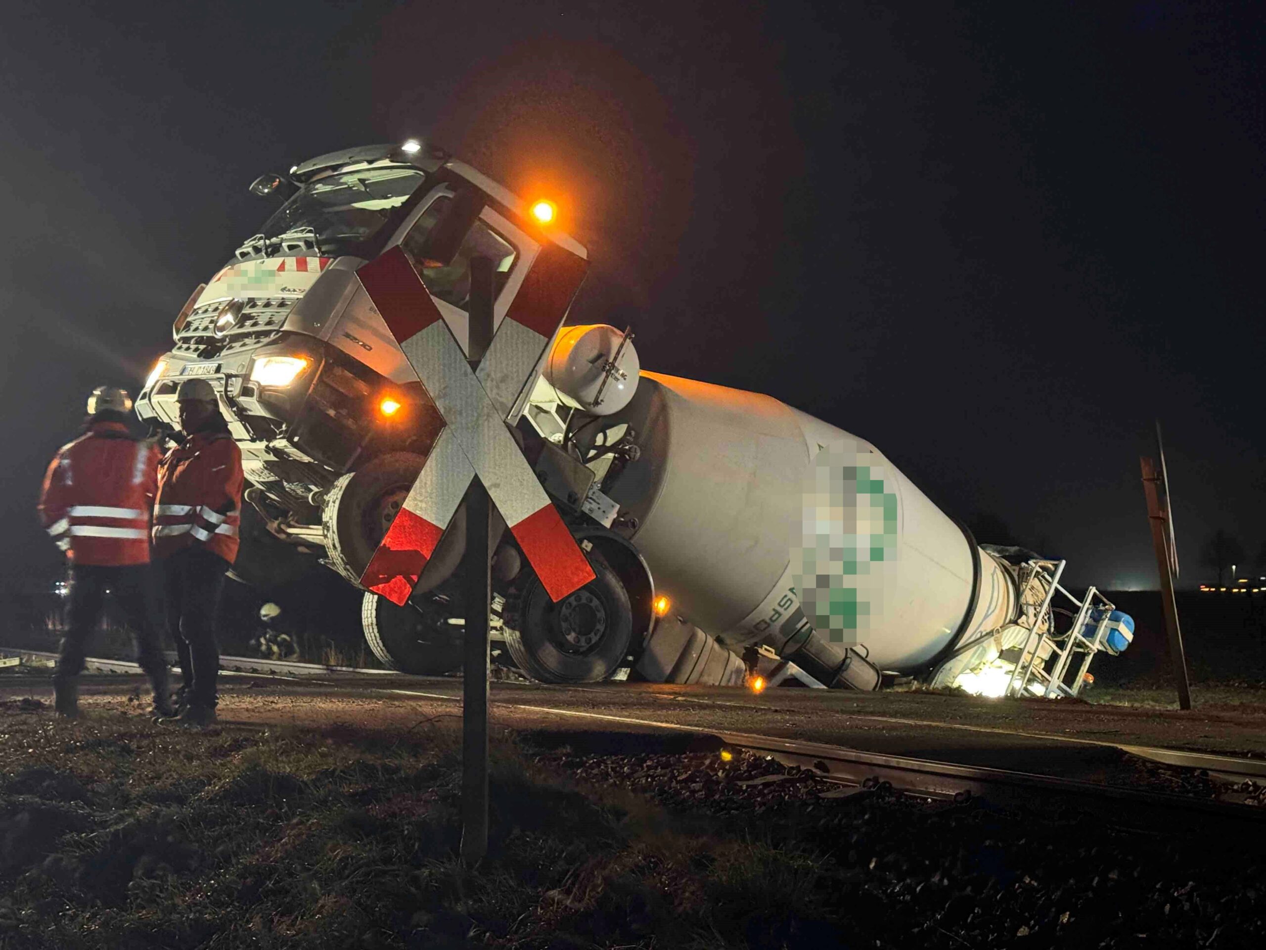 Betonlaster Bahnübergang Stade