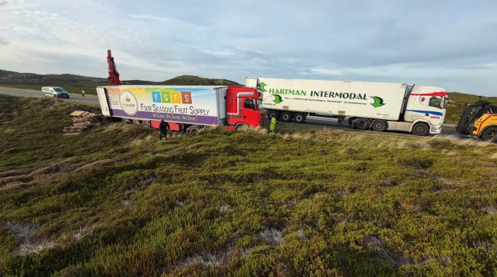 Der Muscheltransport im Graben bei Hörnum auf Sylt.