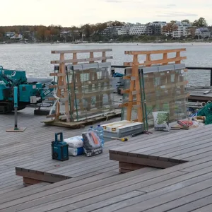 Auf dem Seebrückenkopf in Scharbeutz laufen die Arbeiten nach wie vor