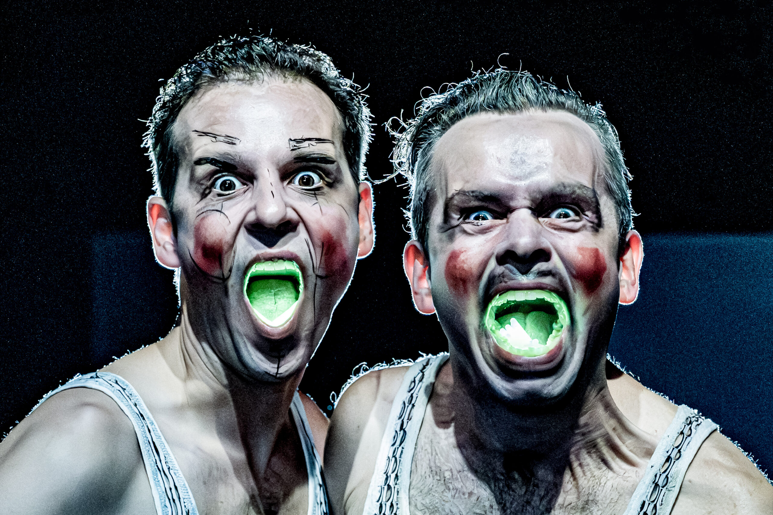 Die Schauspieler Nils Kahnwald und Kristof Van Boven