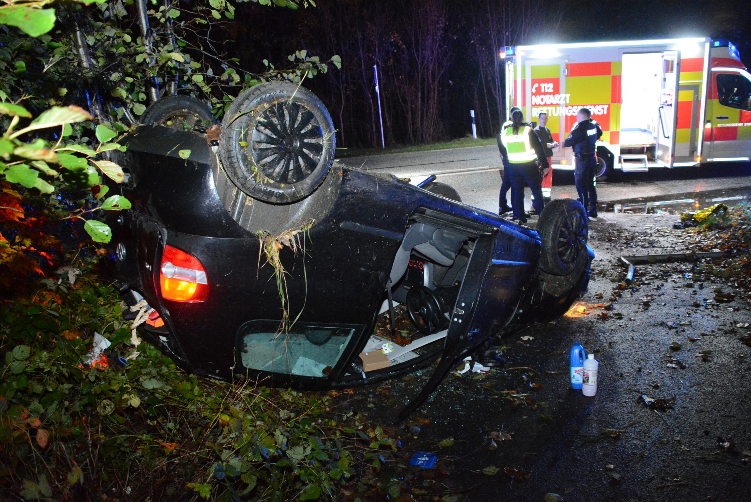 Ein Auto in Dachlage
