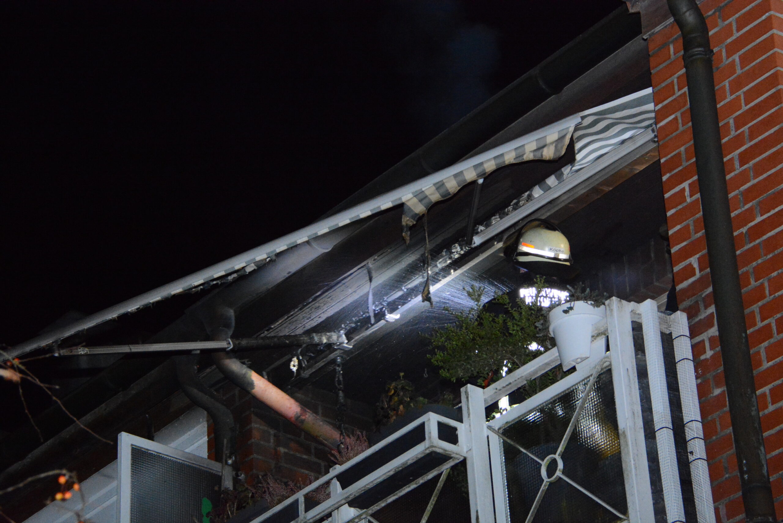 Gegen 3.20 Uhr brach in Neuallermöhe ein Brand auf einem Balkon aus.