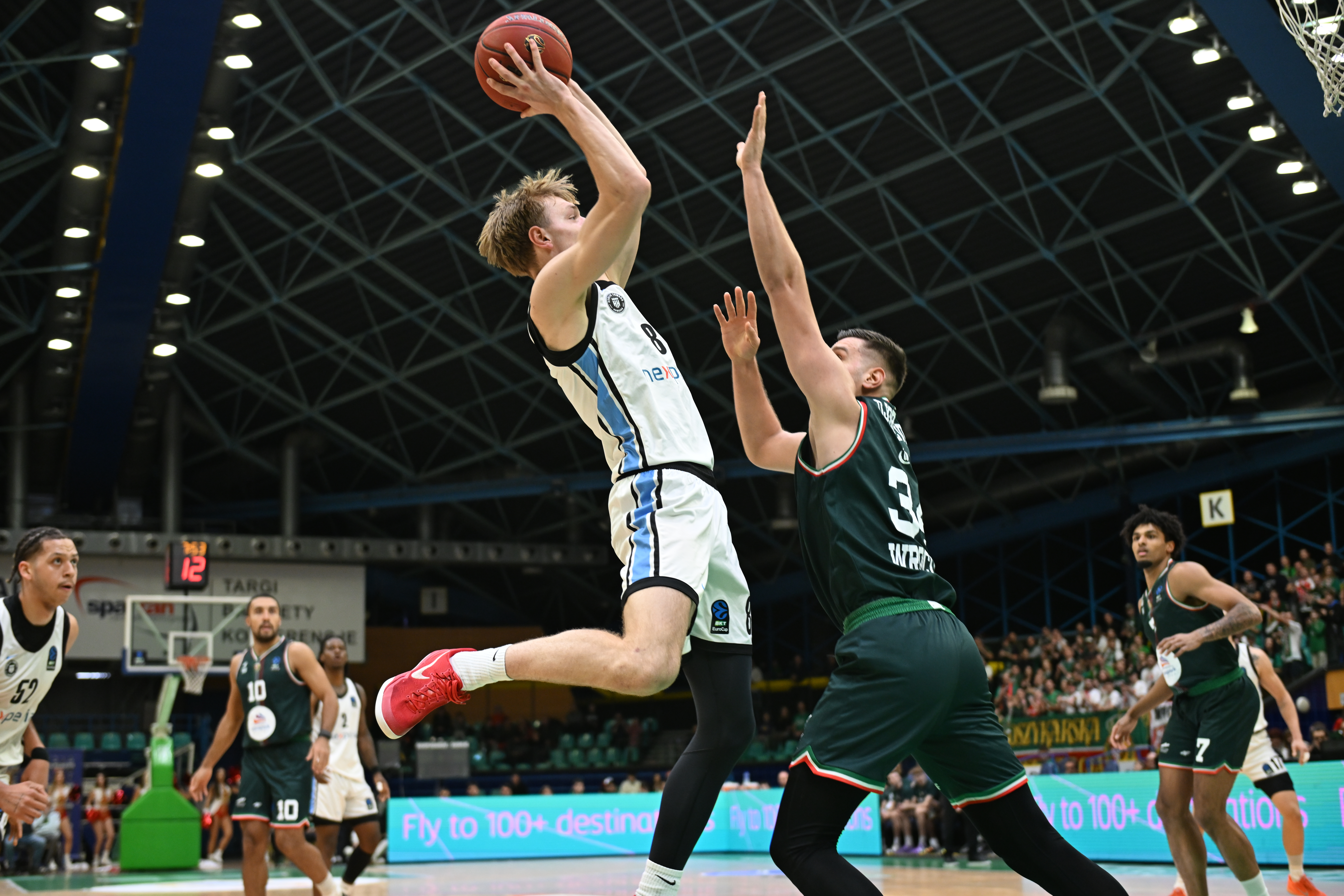 Jared Grey beim Wurfversuch