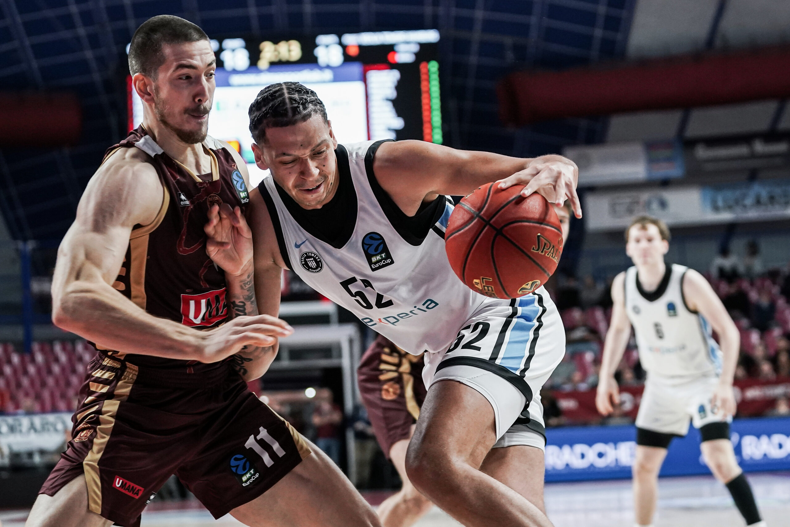 Zacharie Perrin behauptet den Ball, doch die Towers verlieren weiter.