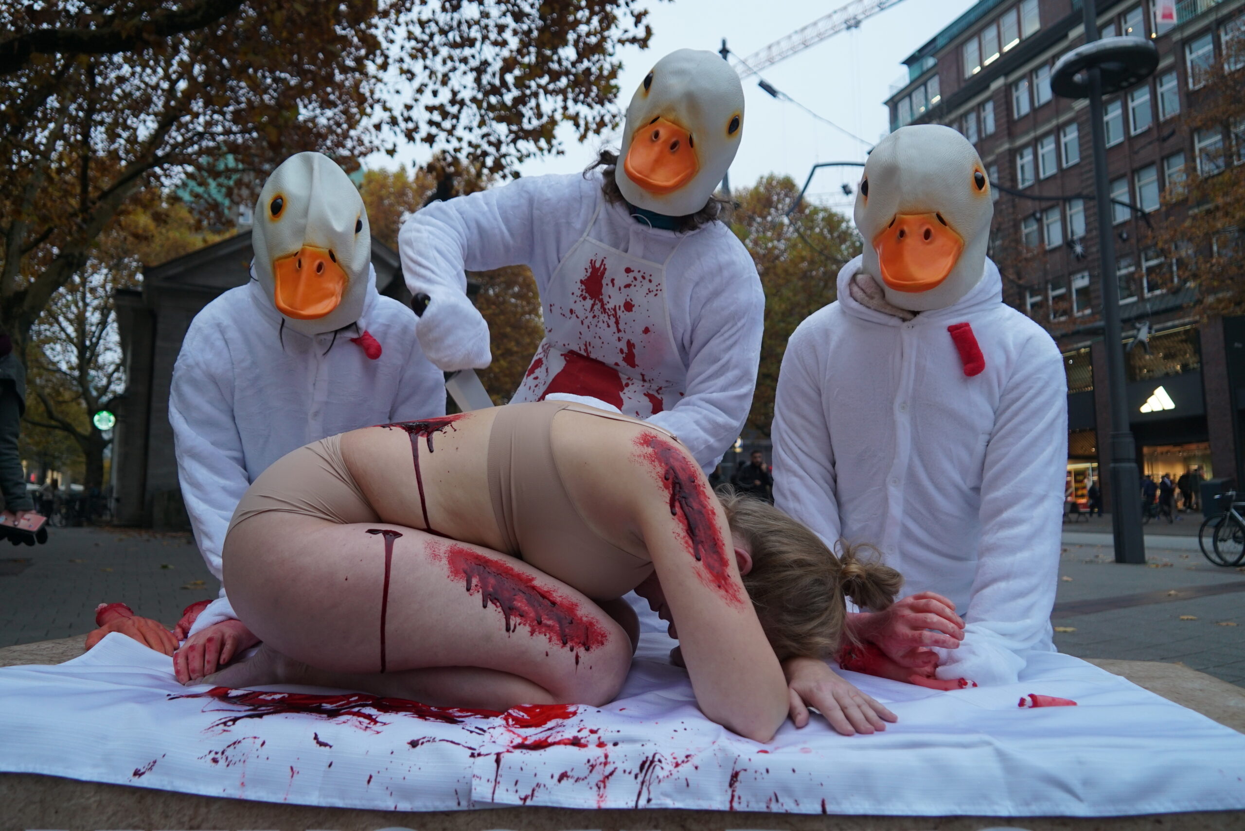 PETA lud in der City zum weihnachtlichen „Menschenschmaus“.