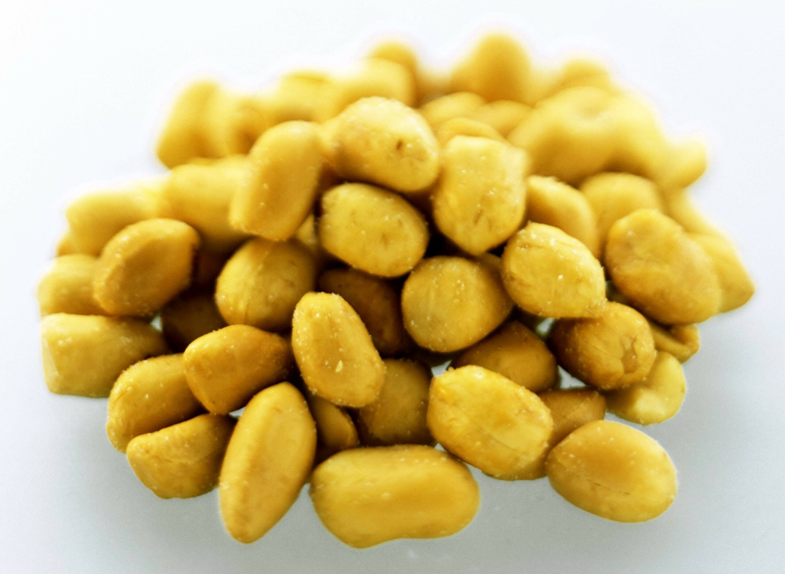 Gesalzene Erdnüsse als Snack (Symbolbild).