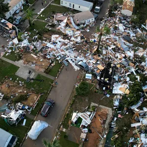 Die Zerstörung, die der mutmaßliche Tornado auf einem Campingplatz in Albufeira angerichtet hat.