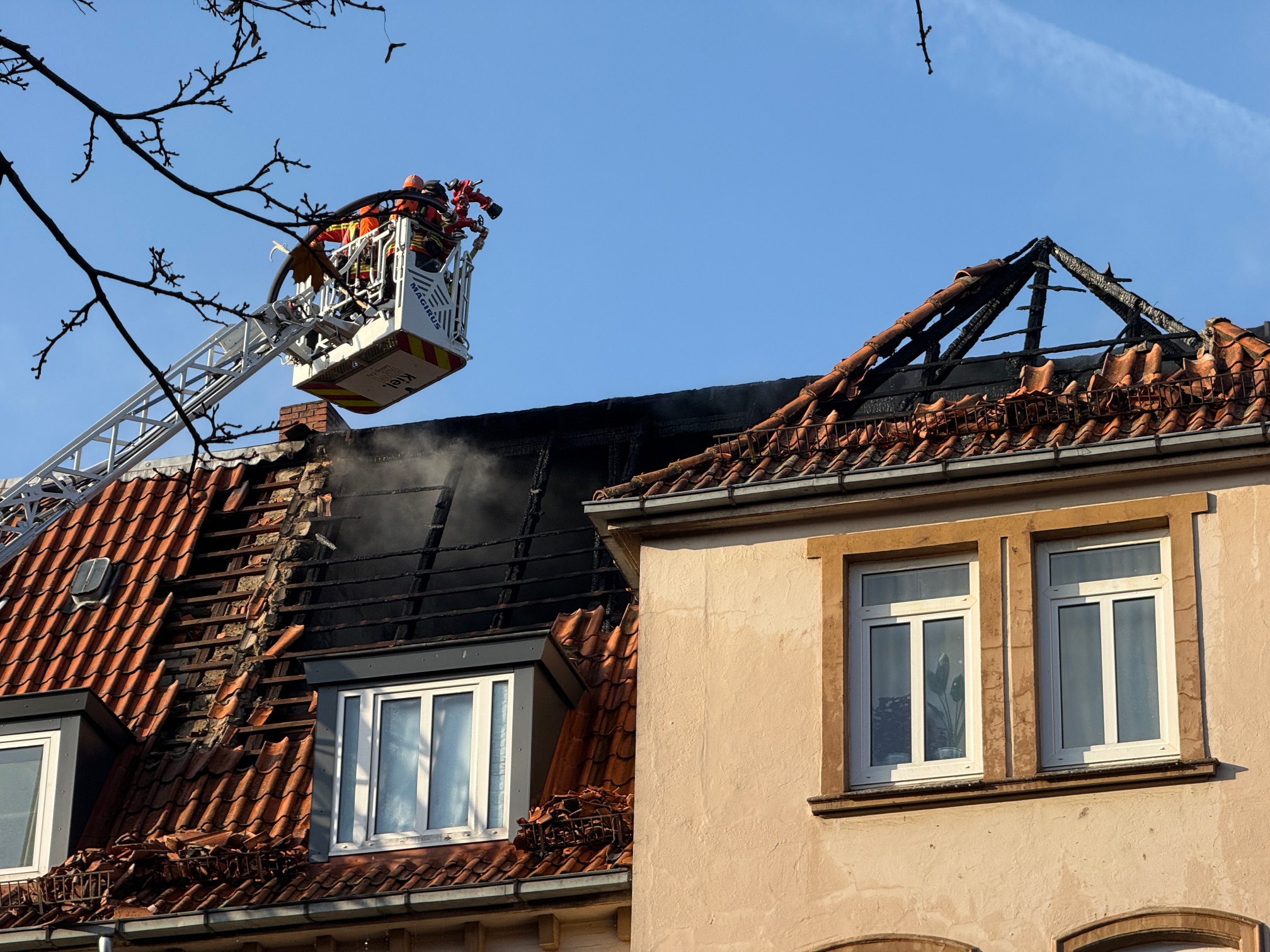 Dach n Flammen – Großeinsatz in Kiel