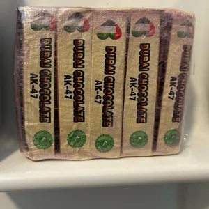 Nahaufnahme des als Dubai-Schokolade verpackten Haschisch.