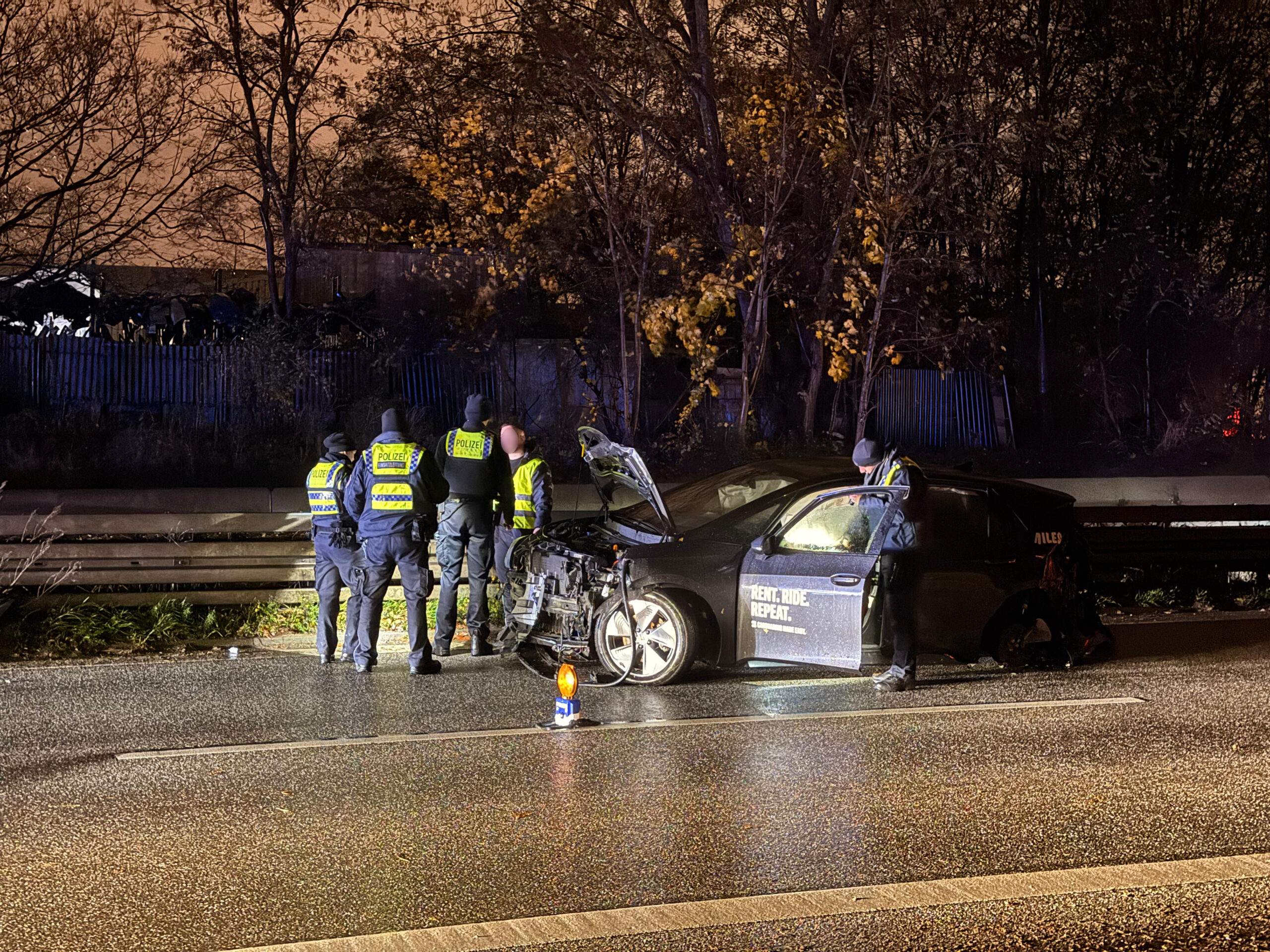 Der Wagen wurde bei dem Unfall völlig zerstört.