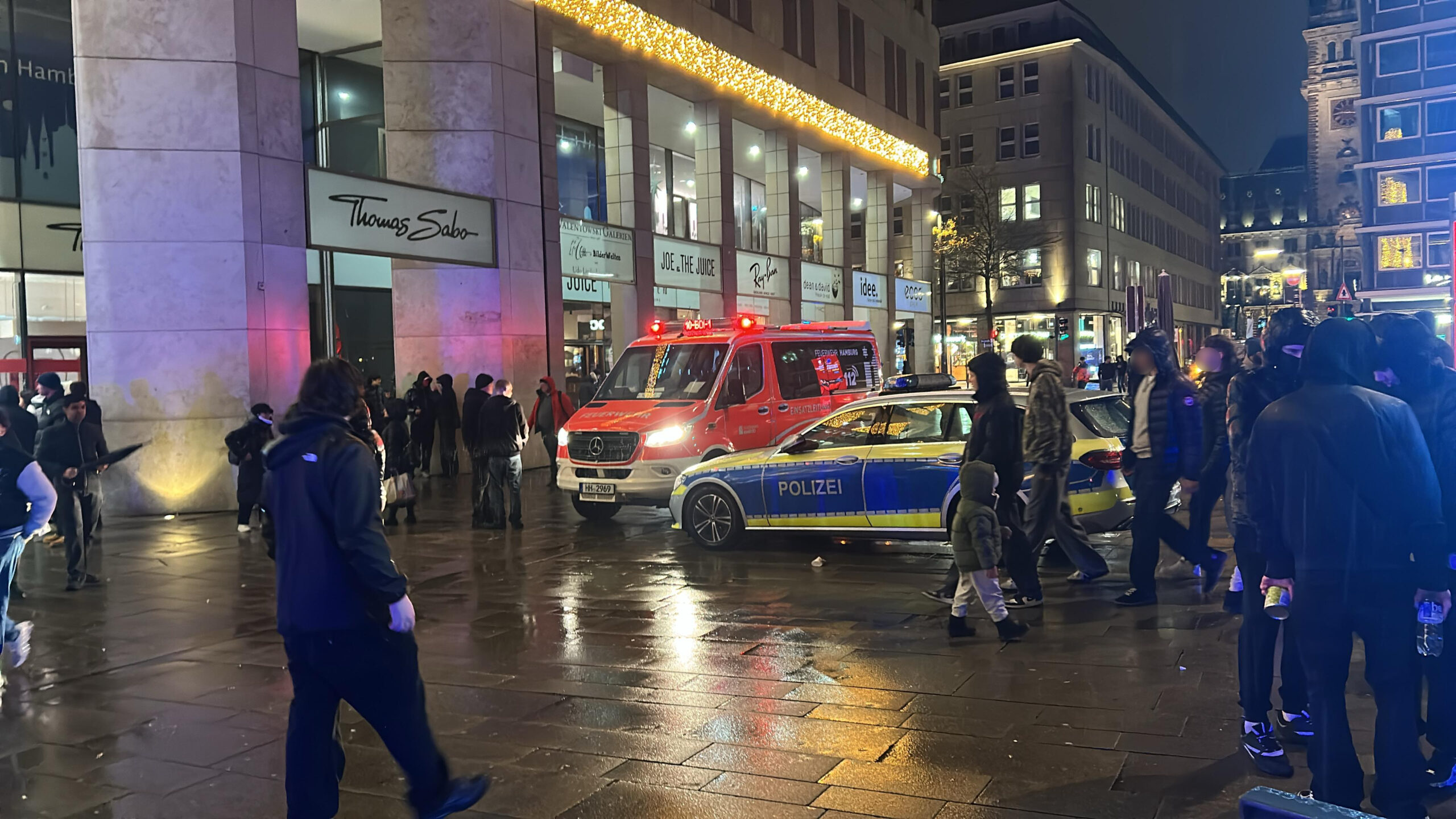 Menschen vor der Europapassage