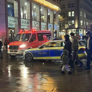 Menschen vor der Europapassage