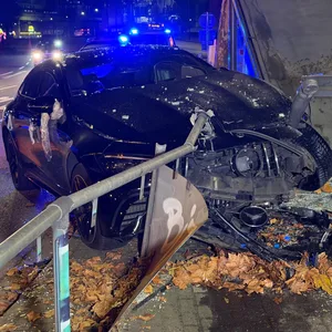 Verunfallter Mercedes