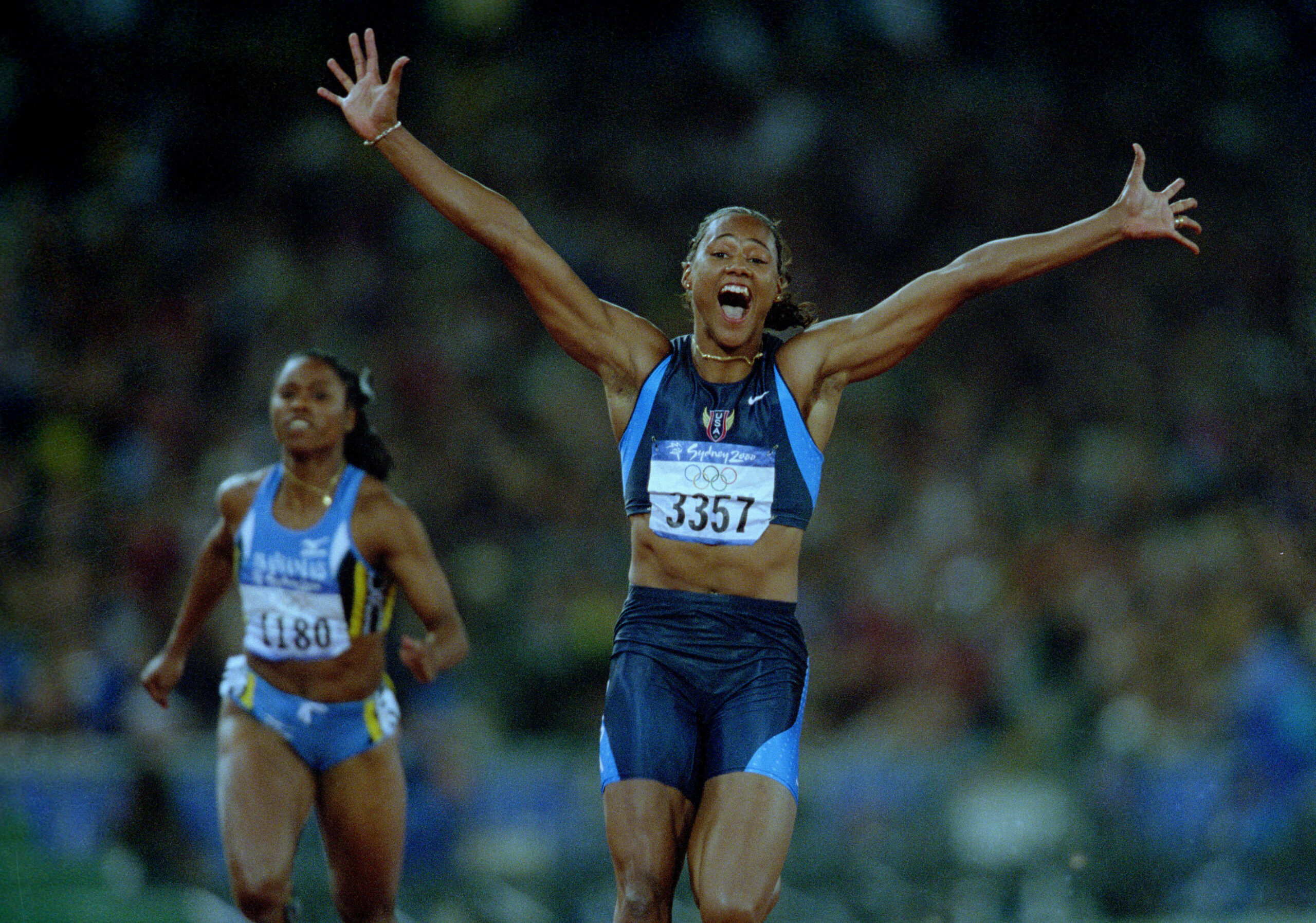 Leichtathletikstar Marion Jones jubelt bei den Olympischen Spielen 2000 in Sydney