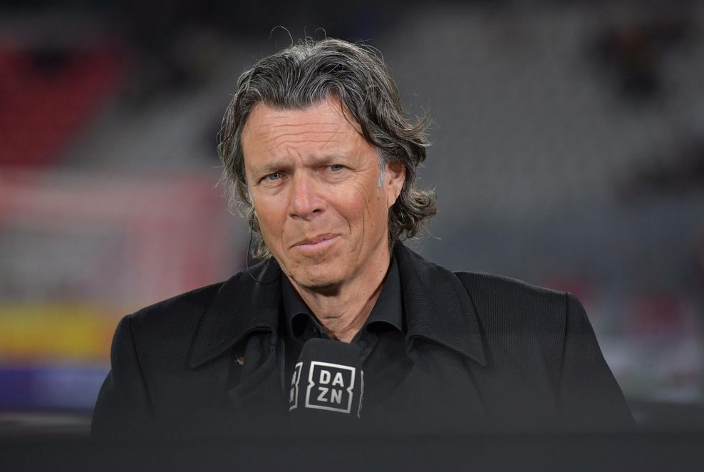 Ex-Schiedsrichter Urs Meier im Interview bei DAZN.