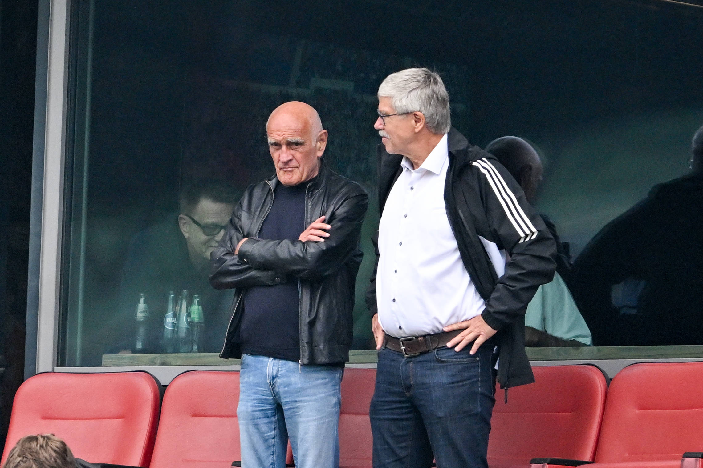 Hannover 96 Aufsichtrats-Boss Martin Kind auf der Tribüne bei einem Spiel von Hannover 96