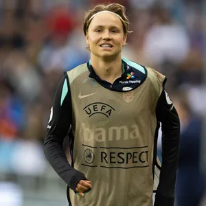 Andreas Schjeldrup (Benfica Lissabon) läuft sich für die norwegische Nationalmannschaft warm