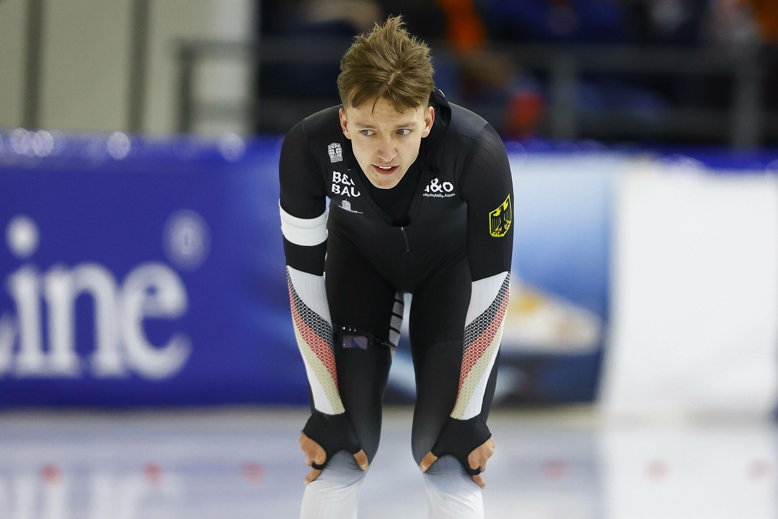 Finn Sonnekalb nach dem Eisschnelllauf Welt-Cup Rennen in Heerenveen