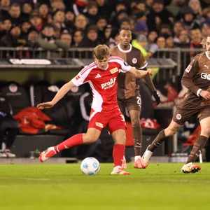 Aljoscha Kemlein gegen Jackson Irvine