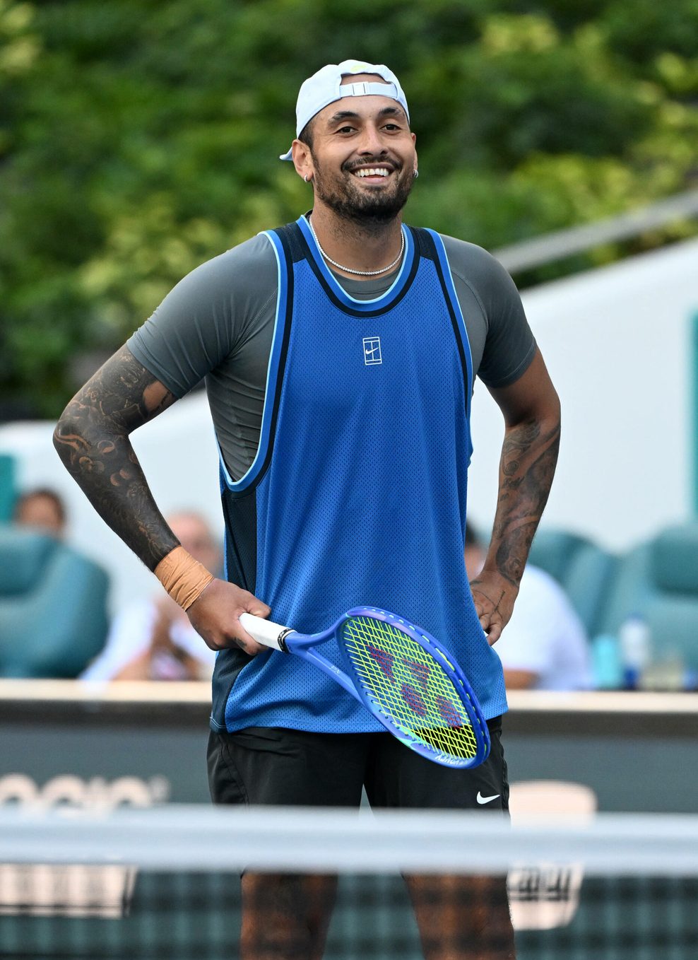 Nick Kyrgios strahlend auf dem Tennisplatz