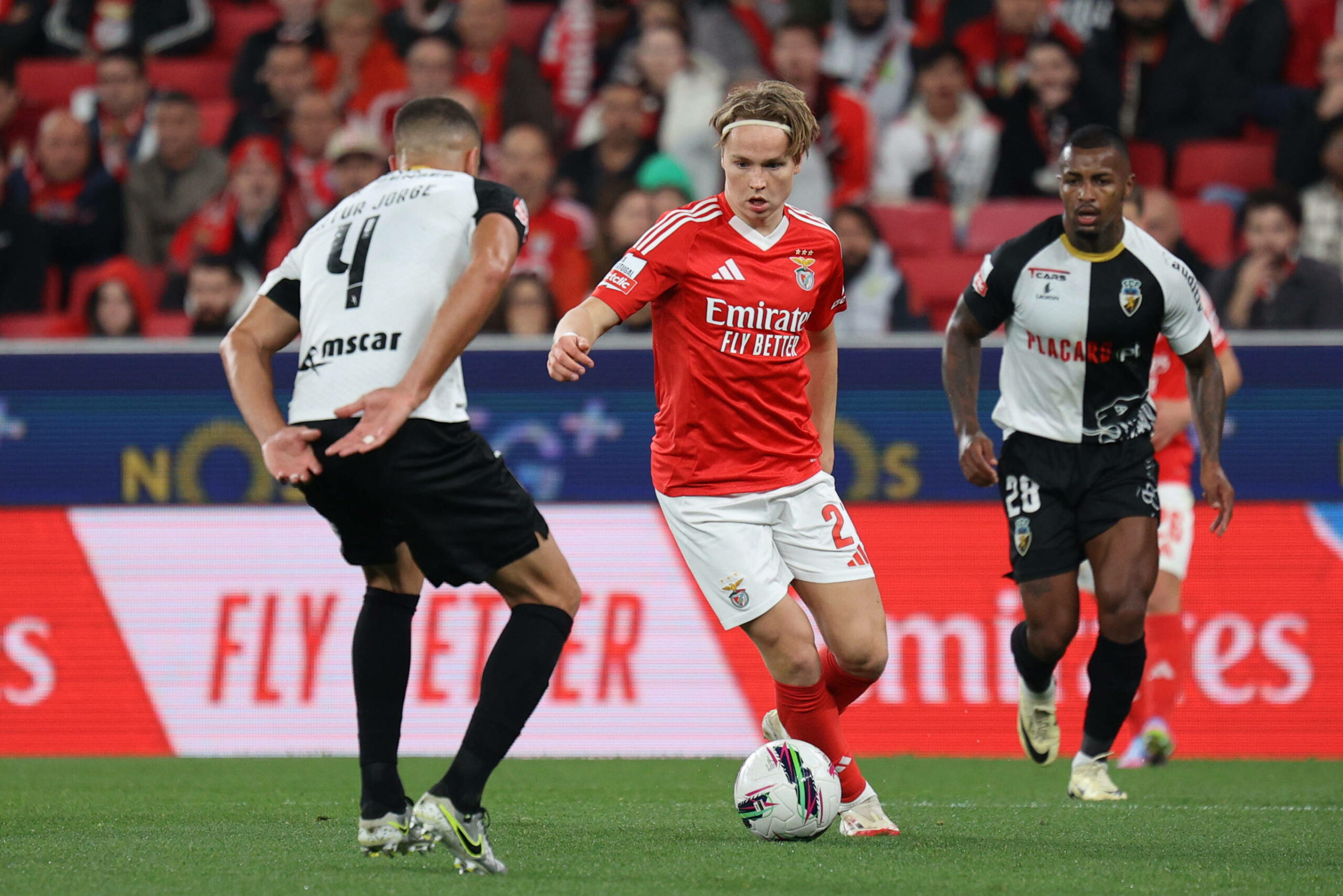 Andreas Schjeldrup dribbelt